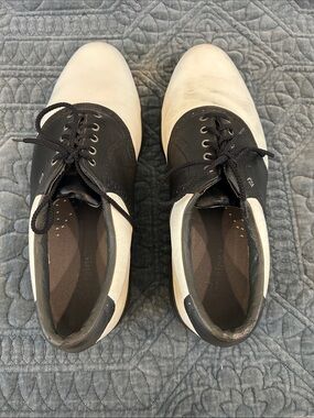 Classic Footjoy Two-Tone Black and White Lace-Up Golf shoes/spikes